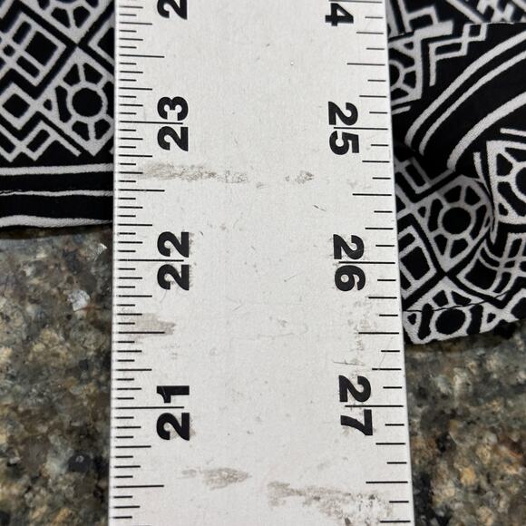 Style Co Tunic Top Size S Black White V Neck Button Up Long Sleeves Boho Tribal - Picture 5 of 6